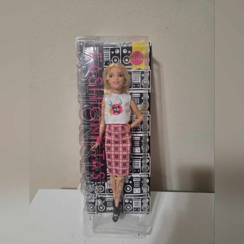 2015 Mattel Barbie Fashionistas 31 Rock N Roll Plaid